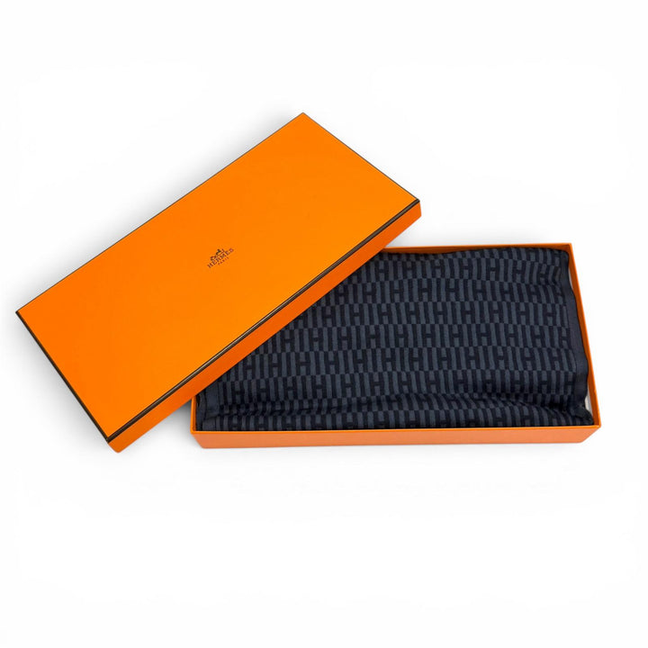 未使用品★HERMES エルメス カシミヤ シルク混 Hロゴ 総柄 ストール マフラー ネイビー オレンジ フランス製 メンズ 箱付き