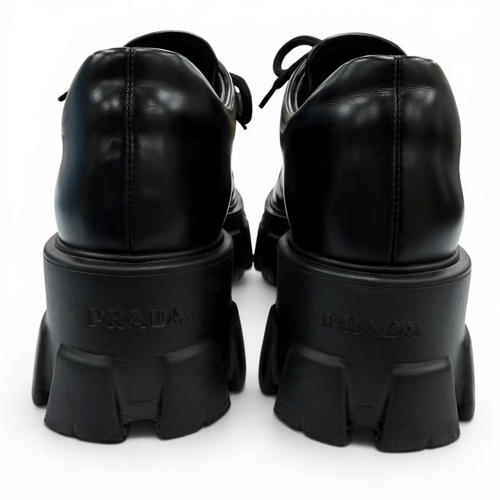 美品☆PRADA プラダ 1E254N モノリス トライアングルロゴ ブラッシュドレザー ダービーシューズ ブラック 35.5 イタリア製 箱・保存袋付