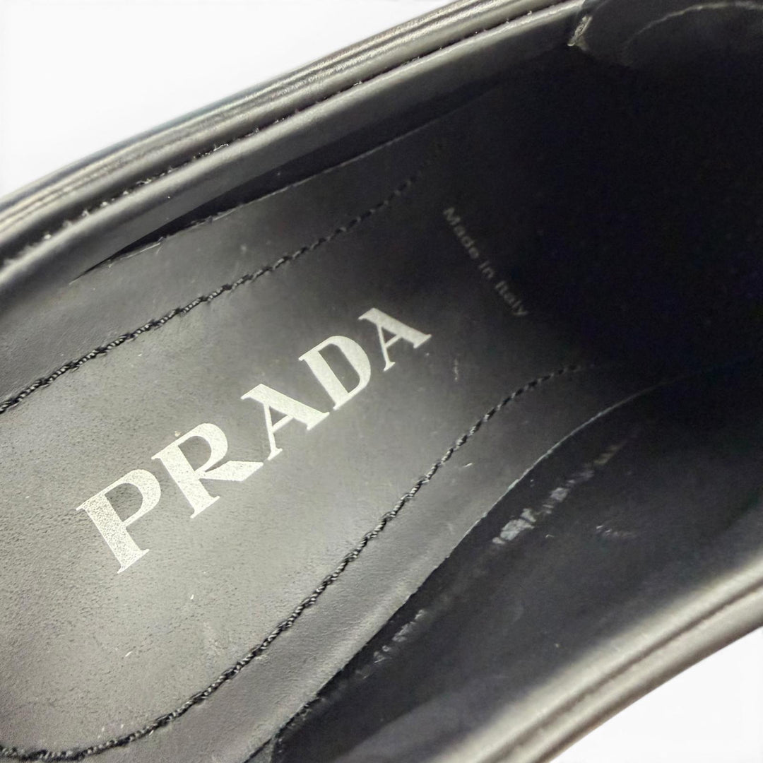 美品☆PRADA プラダ 1E254N モノリス トライアングルロゴ ブラッシュドレザー ダービーシューズ ブラック 35.5 イタリア製 箱・保存袋付