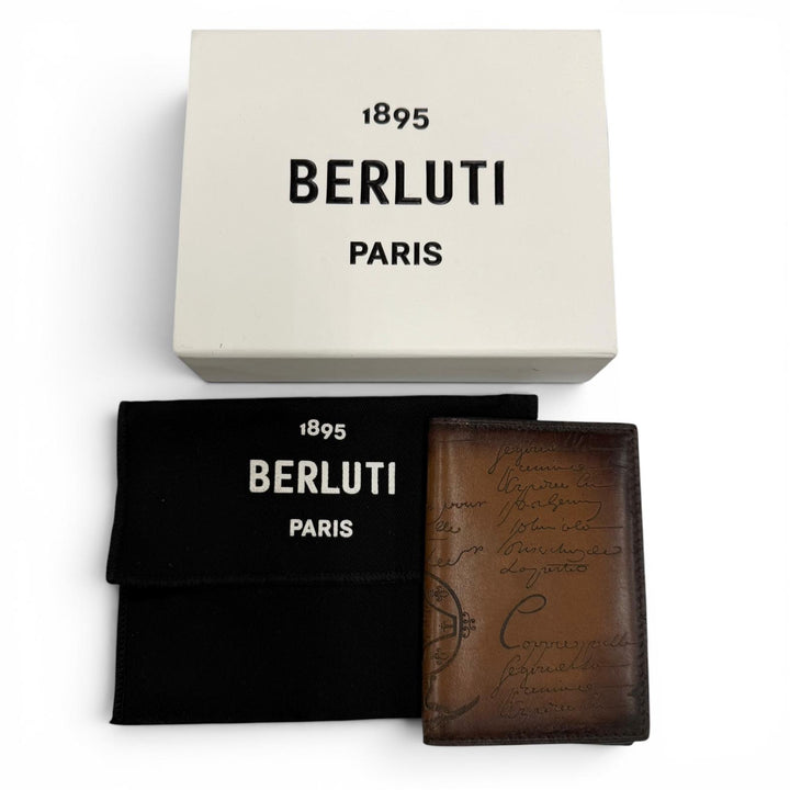 極美品☆BERLUTI ベルルッティ ジャグア フラップ カードホルダー ヴェネチア カーフレザー 現行品 カリグラフィ ブラウン 定価100650円