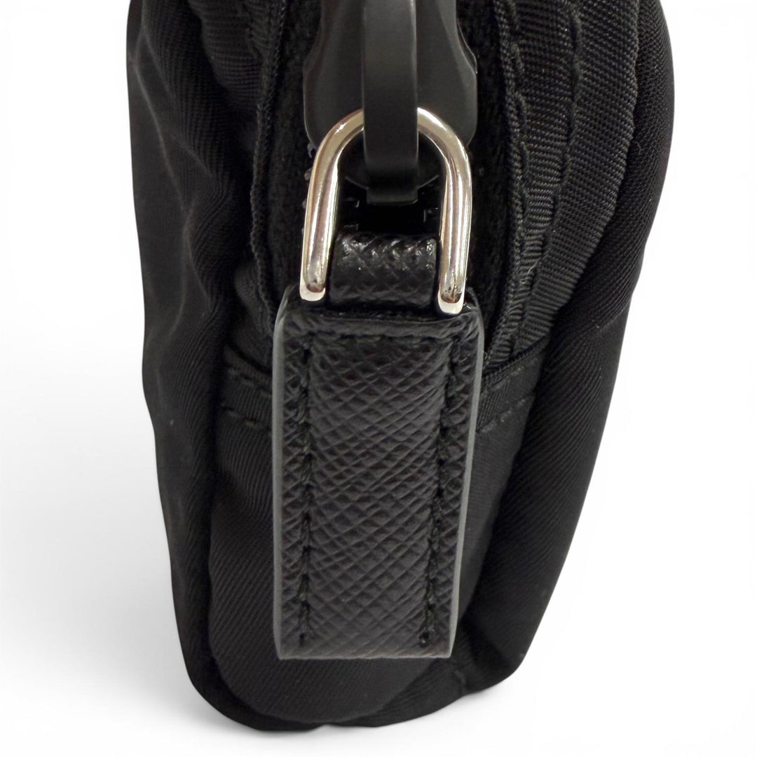 極美品★PRADA プラダ 1ND339 マイクロ Re-Nylon ポーチ FRIDタグ付 トライアングルロゴ 化粧ポーチ ブラック イタリア製 保存袋付