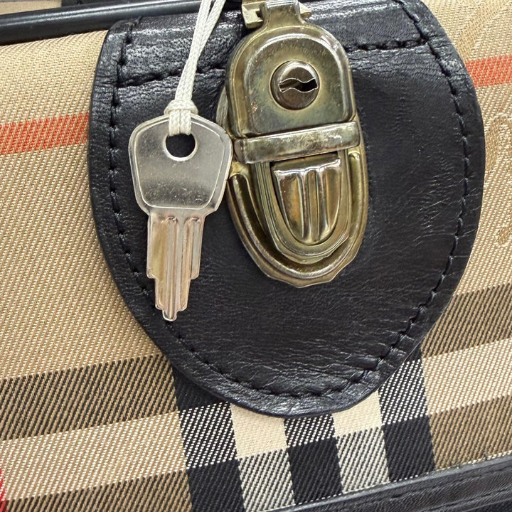 極美品△Burberrys バーバリー ヴィンテージ シャドーホース ノバチェック柄 レザー使い ボストンバッグ 鍵付き ベージュ レディース