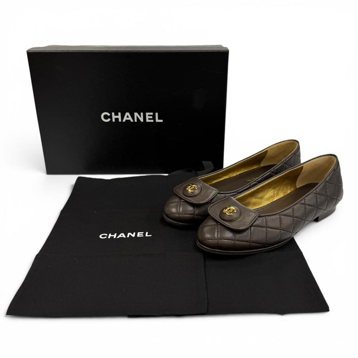 美品★CHANEL シャネル 23A G45047 バレリーナ ココマーク マトラッセ バレエシューズ ブラウン ゴールド金具 37 イタリア製 保存袋付き