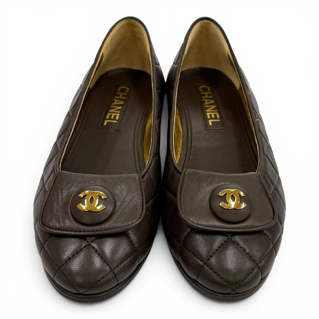美品★CHANEL シャネル 23A G45047 バレリーナ ココマーク マトラッセ バレエシューズ ブラウン ゴールド金具 37 イタリア製 保存袋付き