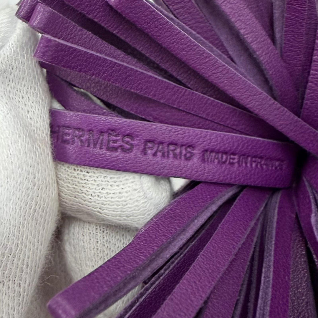 美品★HERMES エルメス カルメン ヴァイオレット シルバー金具 タッセル レザー バッグチャーム キーホルダー フランス製 箱付き
