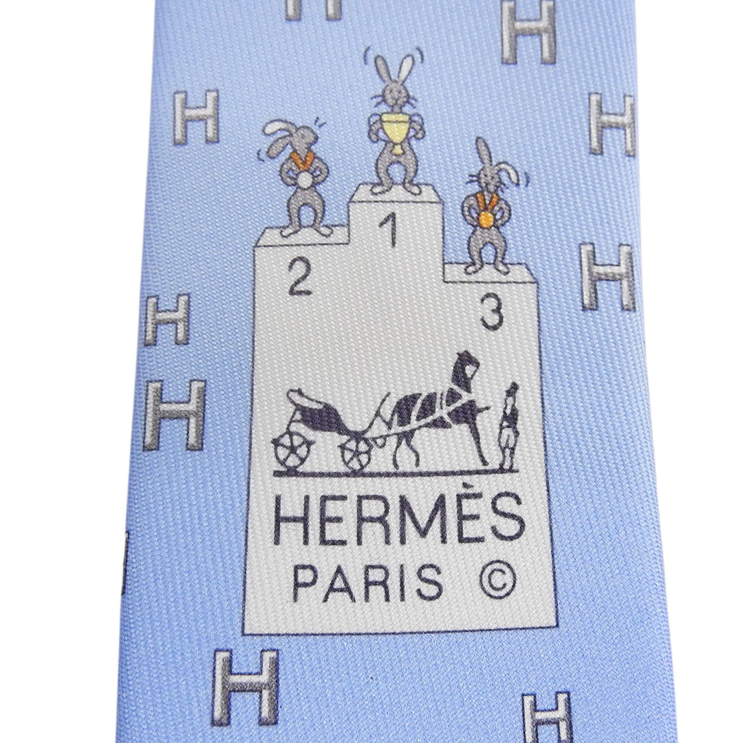 極美品▲HERMES エルメス 6349HA シルク100% H総柄 ラビット スポーツ 表彰台 ネクタイ ライトブルー グレー フランス製 メンズ 箱付き