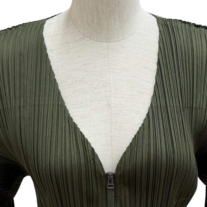 極美品★PLEATS PLEASE プリーツプリーズ イッセイミヤケ 23AW PP33JC133 Vネック 長袖 ジップ カーディガン カーキ 3 日本製 正規品