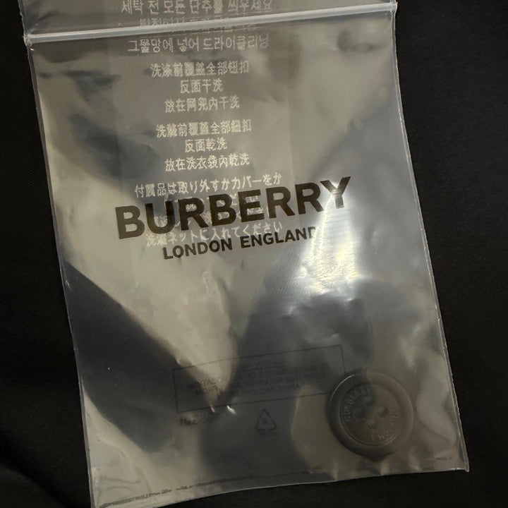 未使用品□BURBERRY バーバリー 8071382 シルク100％ ロゴ総柄 オープンカラー 開襟 半袖 アロハシャツ ブラック L 正規品 メンズ