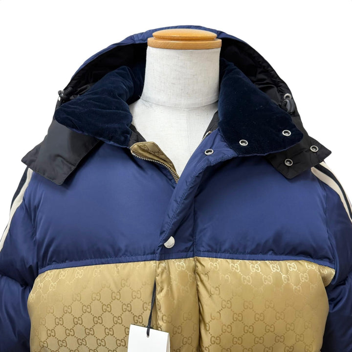 未使用品□GUCCI グッチ 590744 ロゴ総柄 サイドライン フーデッド ダウンコート ベージュ ネイビー レッド 44 イタリア製 正規品 メンズ