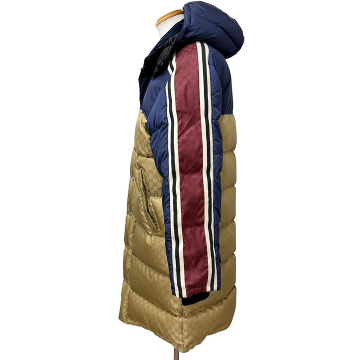 未使用品□GUCCI グッチ 590744 ロゴ総柄 サイドライン フーデッド ダウンコート ベージュ ネイビー レッド 44 イタリア製 正規品 メンズ