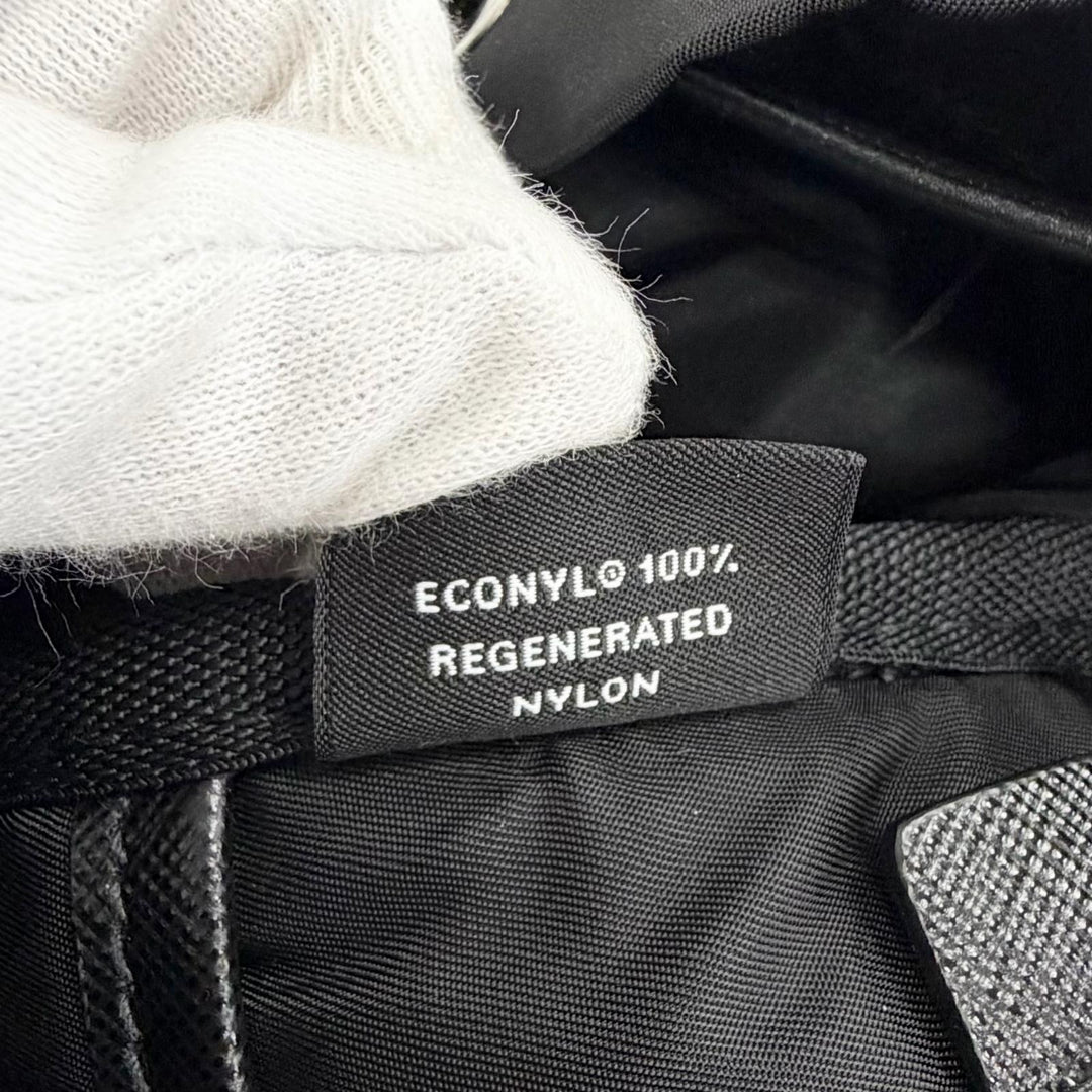 極美品△PRADA プラダ 2VZ019 トライアングルロゴ Re-Nylon レザー使い リュックサック デイパック ブラック 定価616000円 保存袋付き
