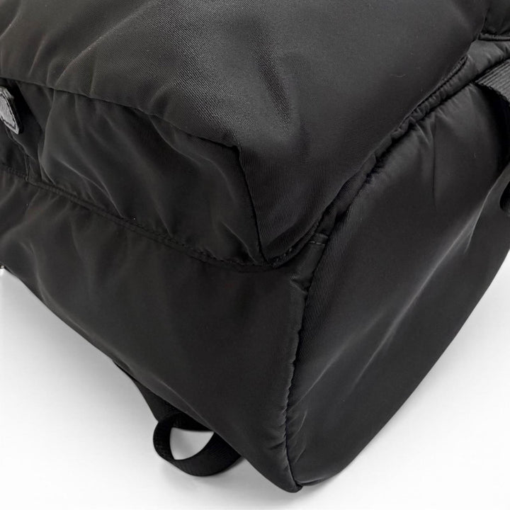 極美品△PRADA プラダ 2VZ019 トライアングルロゴ Re-Nylon レザー使い リュックサック デイパック ブラック 定価616000円 保存袋付き