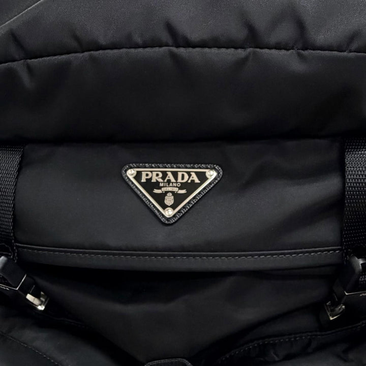 極美品△PRADA プラダ 2VZ019 トライアングルロゴ Re-Nylon レザー使い リュックサック デイパック ブラック 定価616000円 保存袋付き