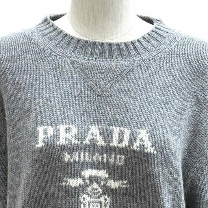 美品★PRADA プラダ P24G1V ロゴ カシミヤ ウール クルーネック セーター フロントロゴ セーター グレー 42 イタリア製 正規品