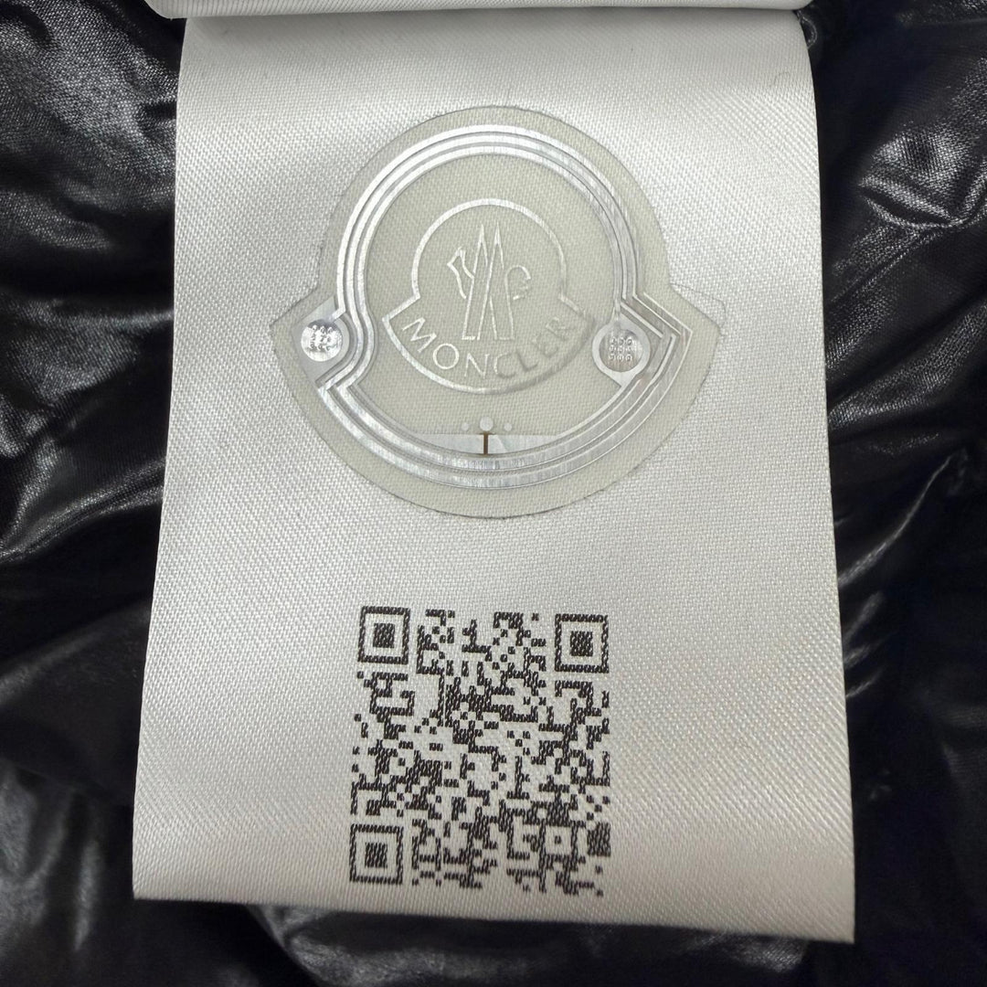 美品▼MONCLER モンクレール 2025年製 MADEIRA ロゴワッペン付き フーデッド ダブルジップアップ ダウンジャケット ブラック 2 正規品