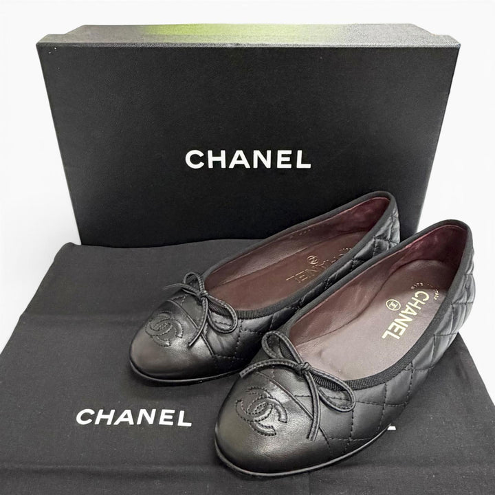 美品△CHANEL シャネル G26250 ココマーク リボン マトラッセ レザー フラット パンプス ブラック 35 伊製 レディース 箱・保存袋付き