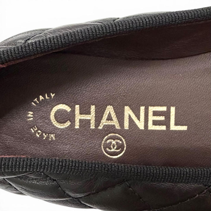 美品△CHANEL シャネル G26250 ココマーク リボン マトラッセ レザー フラット パンプス ブラック 35 伊製 レディース 箱・保存袋付き
