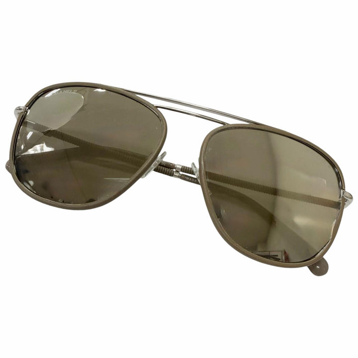 美品□CHANEL シャネル 4230-Q レザー使い ココマーク ミラーレンズ アビエーターサングラス グレージュ 55□16-140 イタリア製 メンズ
