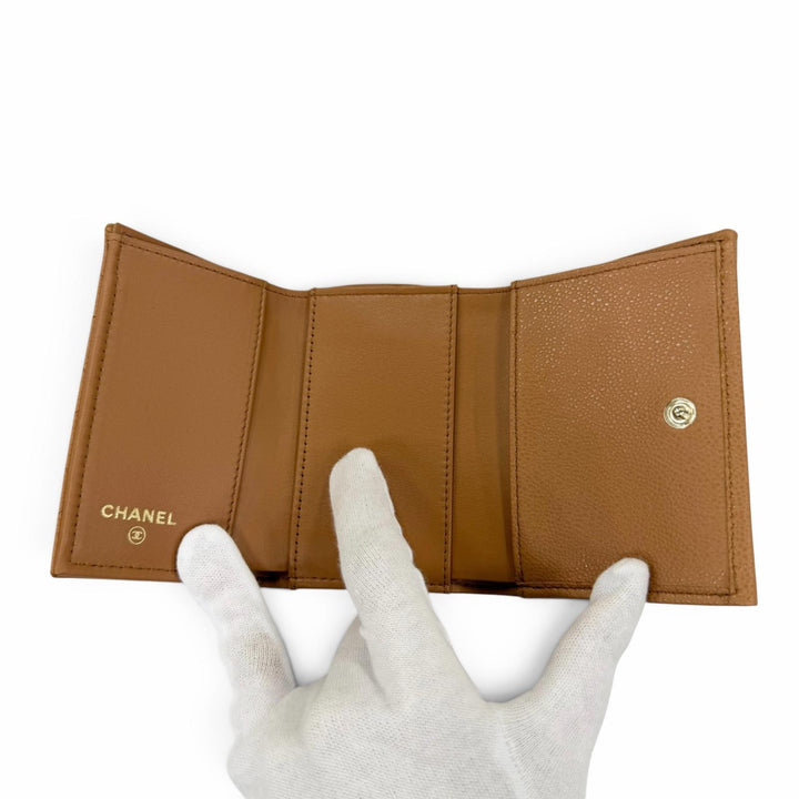 未使用品☆CHANEL シャネル AP0230 クラシック スモール フラップ ウォレット キャビアスキン ココマーク マトラッセ 財布 ブラウン