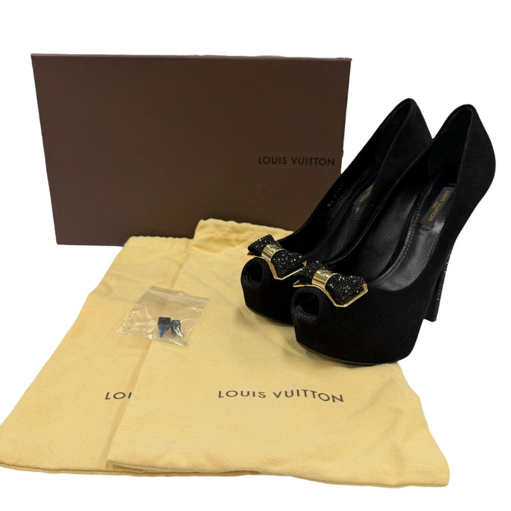 美品☆LOUIS VUITTON ルイヴィトン LV金具リボン ラインストーン スウェードレザー パンプス ブラック 35.5 イタリア製 箱・保存袋付き