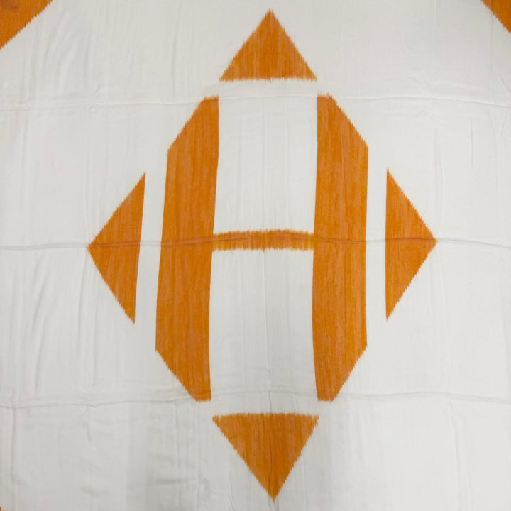 未使用品☆HERMES エルメス カレジェアン カレ140 Plume H Ikat カシミヤ シルク Hロゴ スカーフ オレンジ 正規品 レディース 箱付き