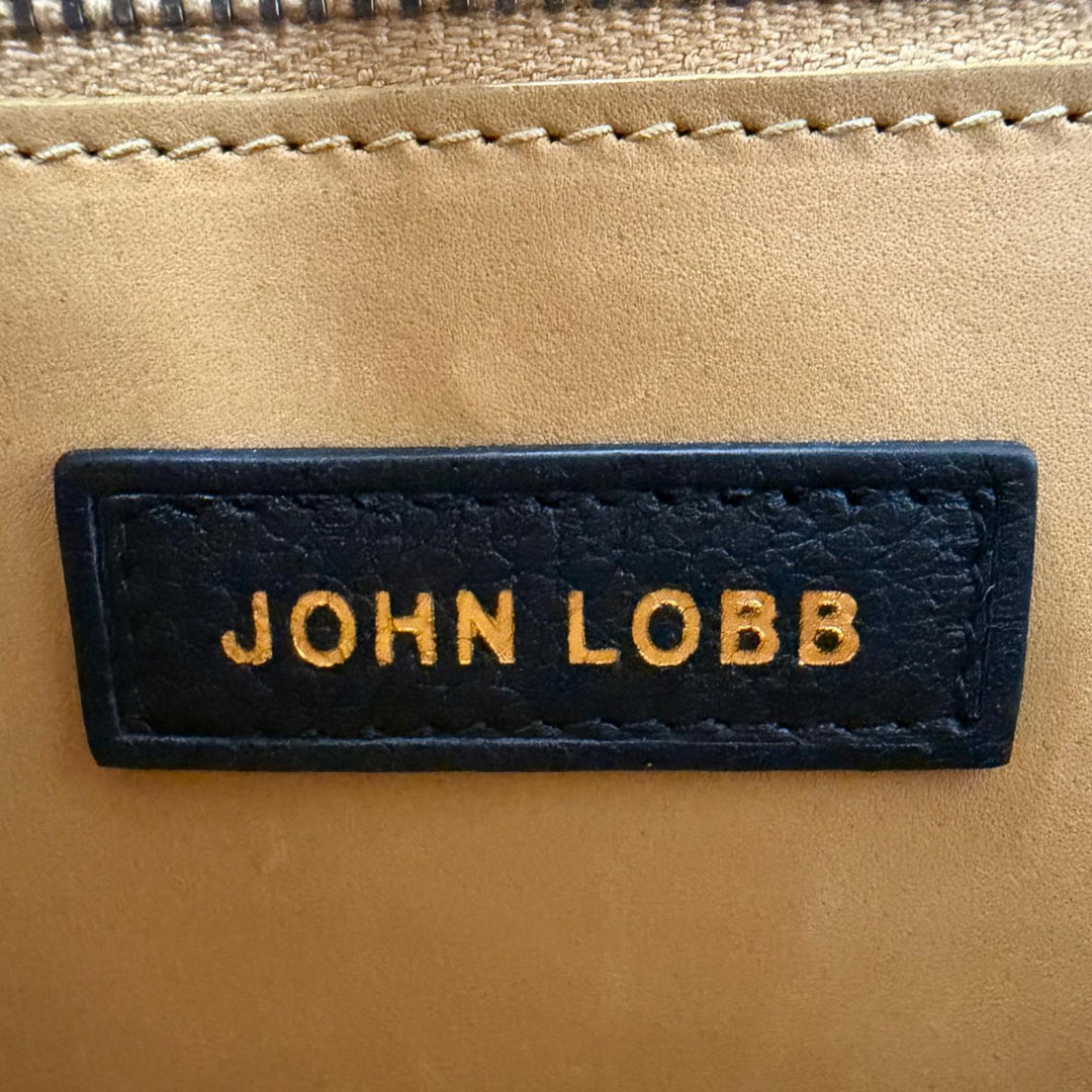美品□John Lobb ジョンロブ グレインレザー ロゴ型押し ラウンドジップ クロスボディバッグ ショルダーバッグ ブラック 箱・保存袋付き