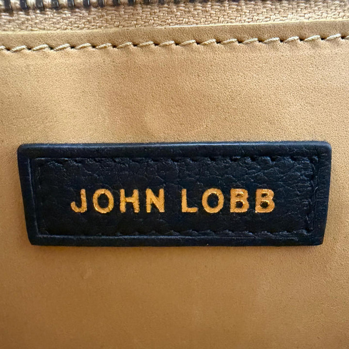 美品□John Lobb ジョンロブ グレインレザー ロゴ型押し ラウンドジップ クロスボディバッグ ショルダーバッグ ブラック 箱・保存袋付き