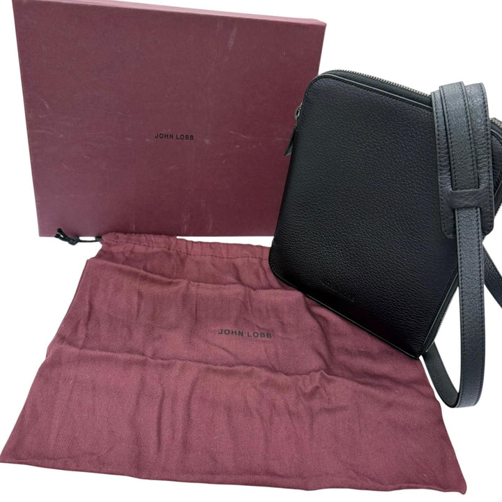 美品□John Lobb ジョンロブ グレインレザー ロゴ型押し ラウンドジップ クロスボディバッグ ショルダーバッグ ブラック 箱・保存袋付き