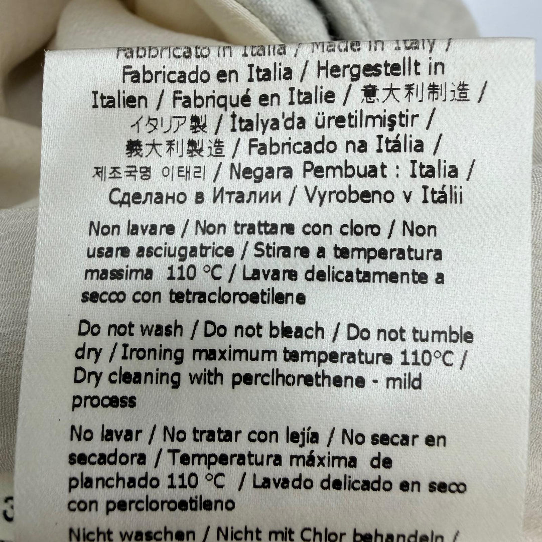 極美品☆FENDI フェンディ 2023年製 FR6533 ウール100％ ハイウエスト スリムフィット ショートパンツ グレー 36 イタリア製 正規品