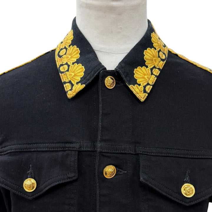 美品▼VERSACE ヴェルサーチ 2023年製 1014411 バロッコ メデューサボタン デニムジャケット 48 正規品 メンズ ガーメント・ハンガー付