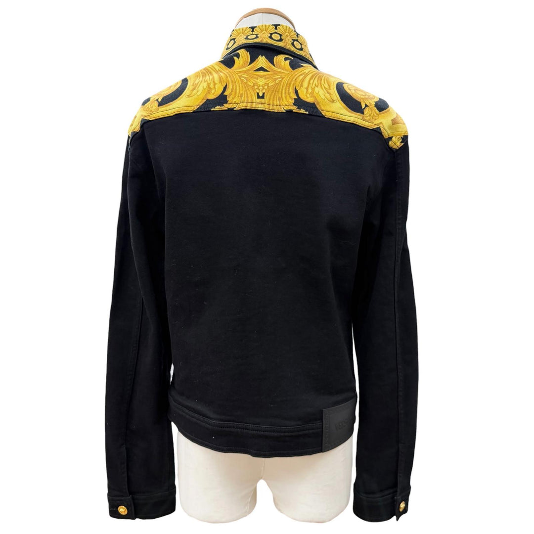 美品▼VERSACE ヴェルサーチ 2023年製 1014411 バロッコ メデューサボタン デニムジャケット 48 正規品 メンズ ガーメント・ハンガー付