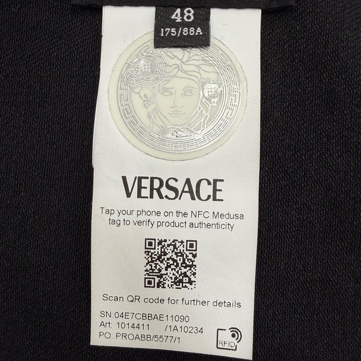 美品▼VERSACE ヴェルサーチ 2023年製 1014411 バロッコ メデューサボタン デニムジャケット 48 正規品 メンズ ガーメント・ハンガー付