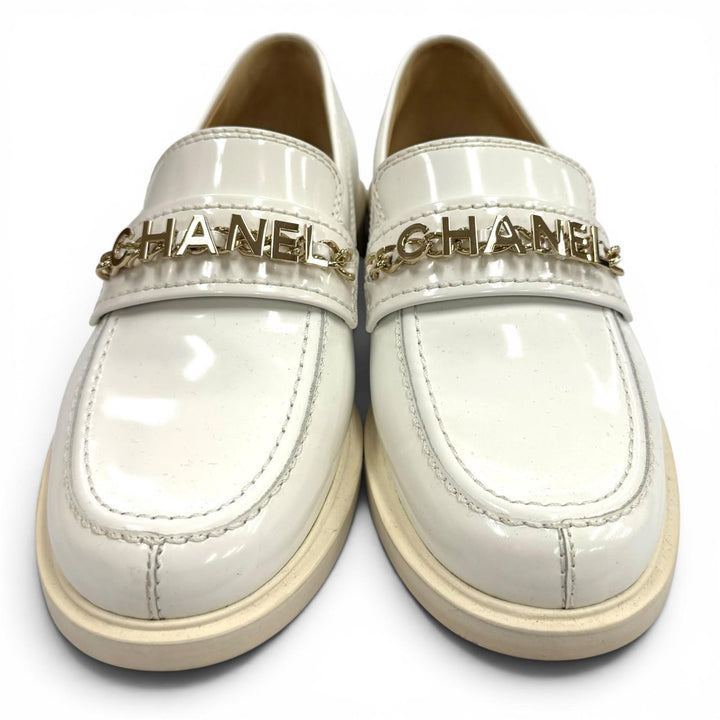 極美品★CHANEL シャネル G37430 ロゴ金具 ココマーク パテントレザー ローファー ホワイト ゴールド金具 38 イタリア製 保存袋付き