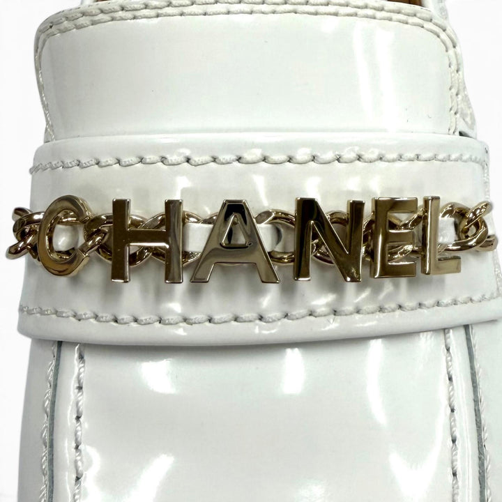極美品★CHANEL シャネル G37430 ロゴ金具 ココマーク パテントレザー ローファー ホワイト ゴールド金具 38 イタリア製 保存袋付き