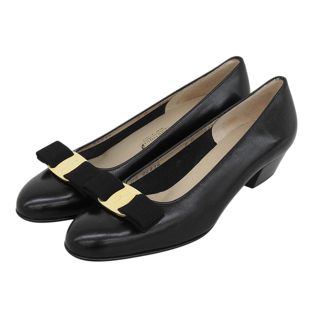 未使用品▲Salvatore Ferragamo サルヴァトーレフェラガモ ヴァラ レザー パンプス ブラック ゴールド金具 7 伊製 レディース 保存袋付き