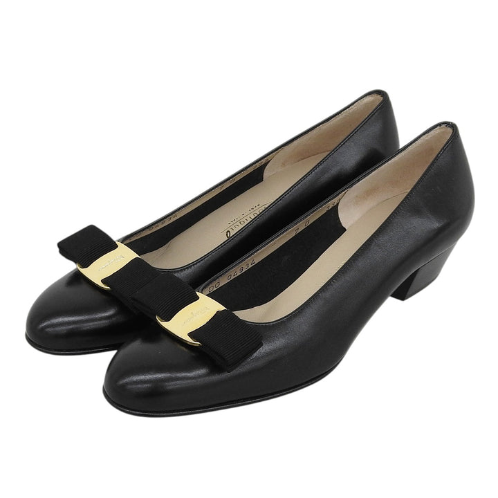 未使用品▲Salvatore Ferragamo サルヴァトーレフェラガモ ヴァラ レザー パンプス ブラック ゴールド金具 7 伊製 レディース 保存袋付き