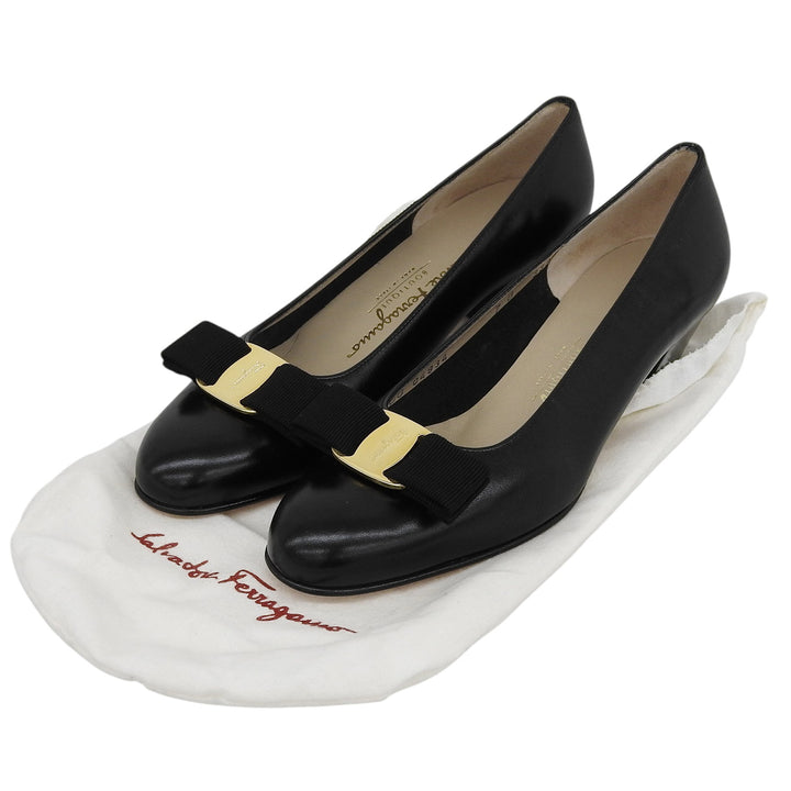 未使用品▲Salvatore Ferragamo サルヴァトーレフェラガモ ヴァラ レザー パンプス ブラック ゴールド金具 7 伊製 レディース 保存袋付き