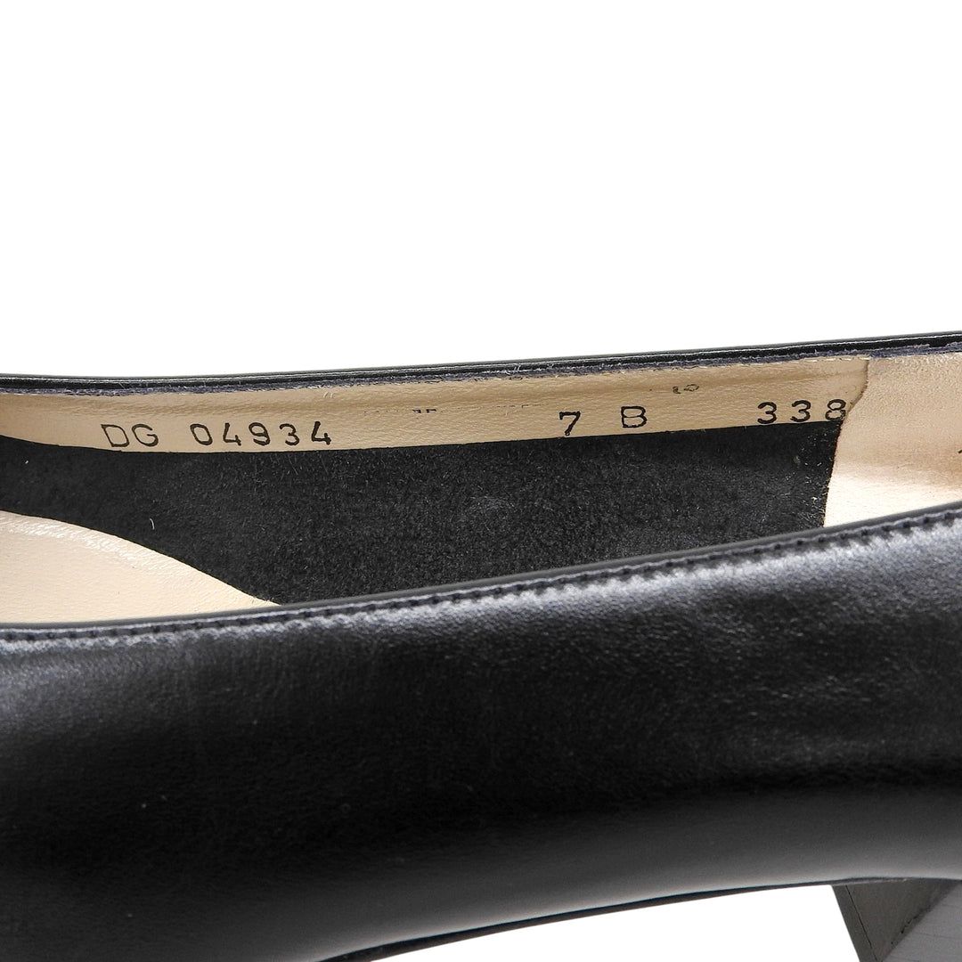 未使用品▲Salvatore Ferragamo サルヴァトーレフェラガモ ヴァラ レザー パンプス ブラック ゴールド金具 7 伊製 レディース 保存袋付き