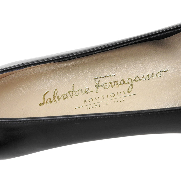 未使用品▲Salvatore Ferragamo サルヴァトーレフェラガモ ヴァラ レザー パンプス ブラック ゴールド金具 7 伊製 レディース 保存袋付き