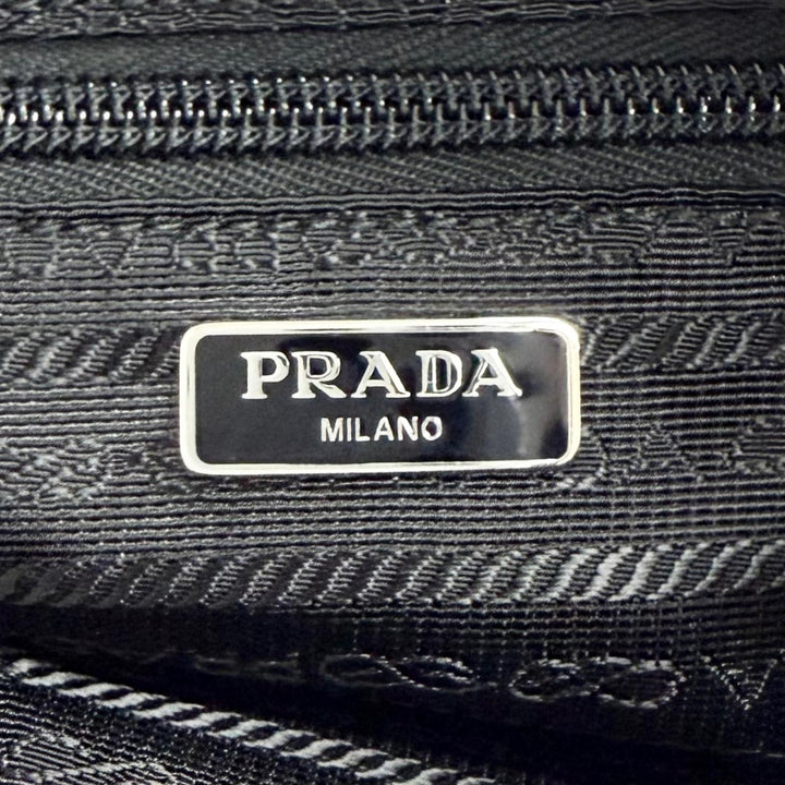 極美品△PRADA プラダ 1NS175 ヴェラ Re-Nylon ミニポーチ スモール 現行品 トライアングルロゴ 三角プレート 化粧ポーチ ブラック 伊製