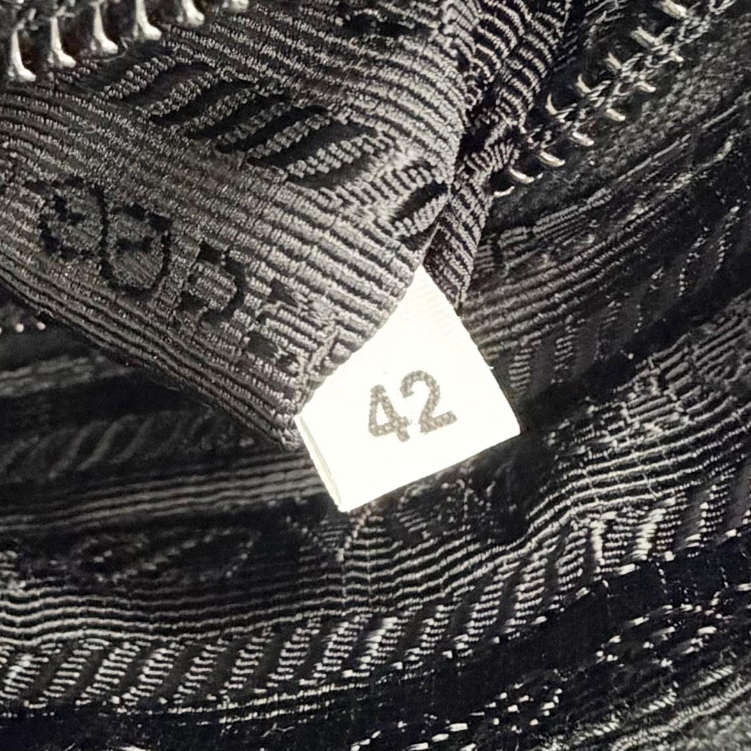 極美品△PRADA プラダ 1NS175 ヴェラ Re-Nylon ミニポーチ スモール 現行品 トライアングルロゴ 三角プレート 化粧ポーチ ブラック 伊製