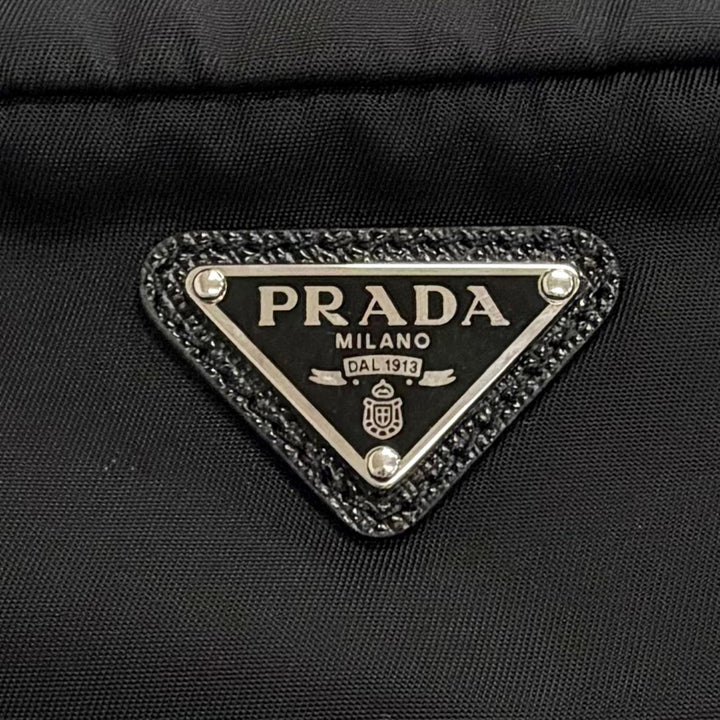 極美品△PRADA プラダ 1NS175 ヴェラ Re-Nylon ミニポーチ スモール 現行品 トライアングルロゴ 三角プレート 化粧ポーチ ブラック 伊製