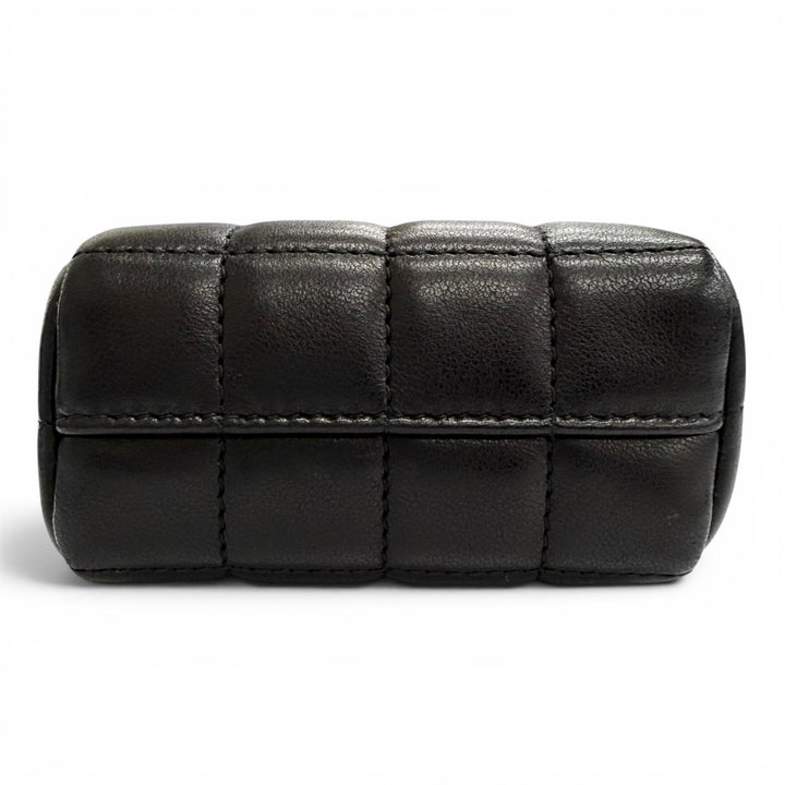 未使用品△SAINT LAURENT PARIS サンローランパリ 778102 カサンドラ ロゴ スクエア レザー キルティング ポーチ ブラック 箱・保存袋付
