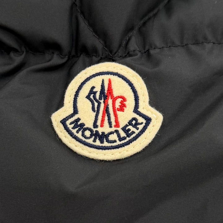 極美品▼MONCLER モンクレール 2025年製 CARDERE ロゴワッペン付き フーデッド WZIPUP ダウンジャケット ブラック 2 正規品 メンズ