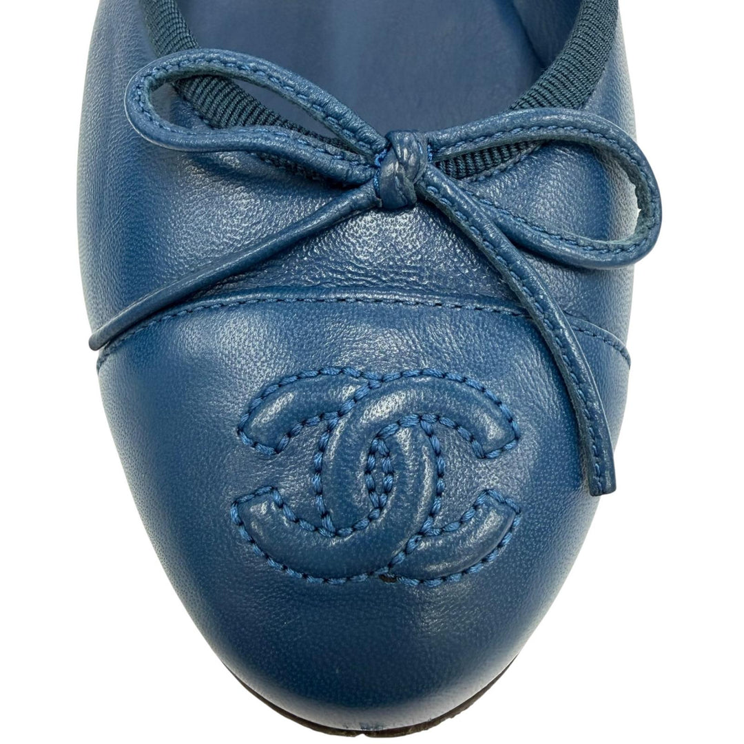 美品☆CHANEL シャネル G02819 バレリーナ ココマーク リボン レザー フラットパンプス バレエシューズ ネイビー 35.5 イタリア製