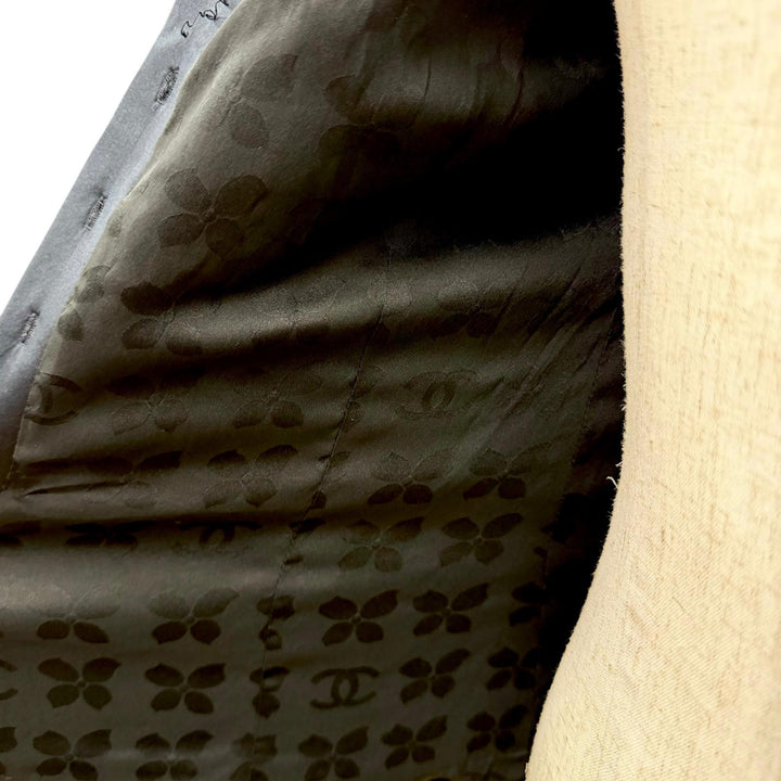 美品△CHANEL シャネル ヴィンテージ 02A P19727 ウール100％ シルク使い ココマーク サテンパイピング ジャケット ブラック ネイビー 40