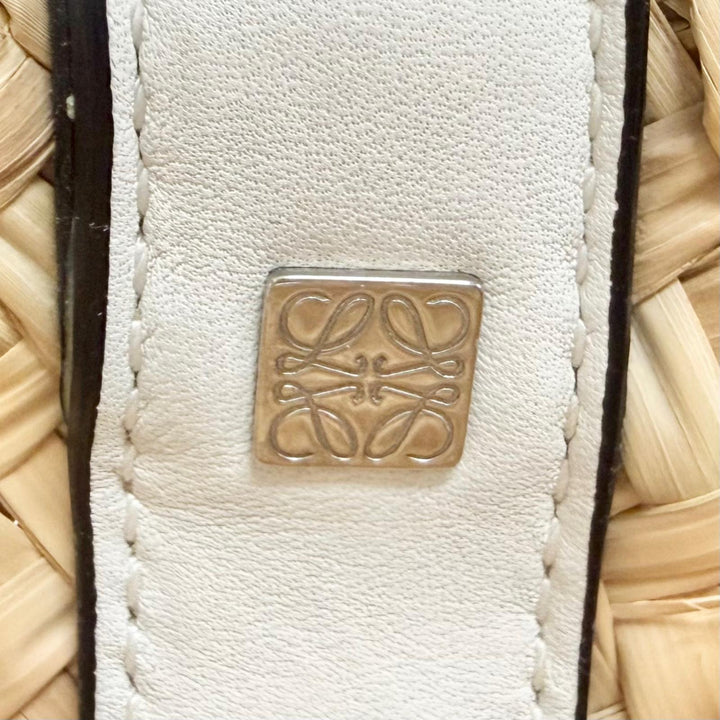 極美品△LOEWE ロエベ A223S93X04 バスケットバッグ スモール パームリーフ レザー アナグラム カゴバッグ ハンドバッグ ナチュラル 白