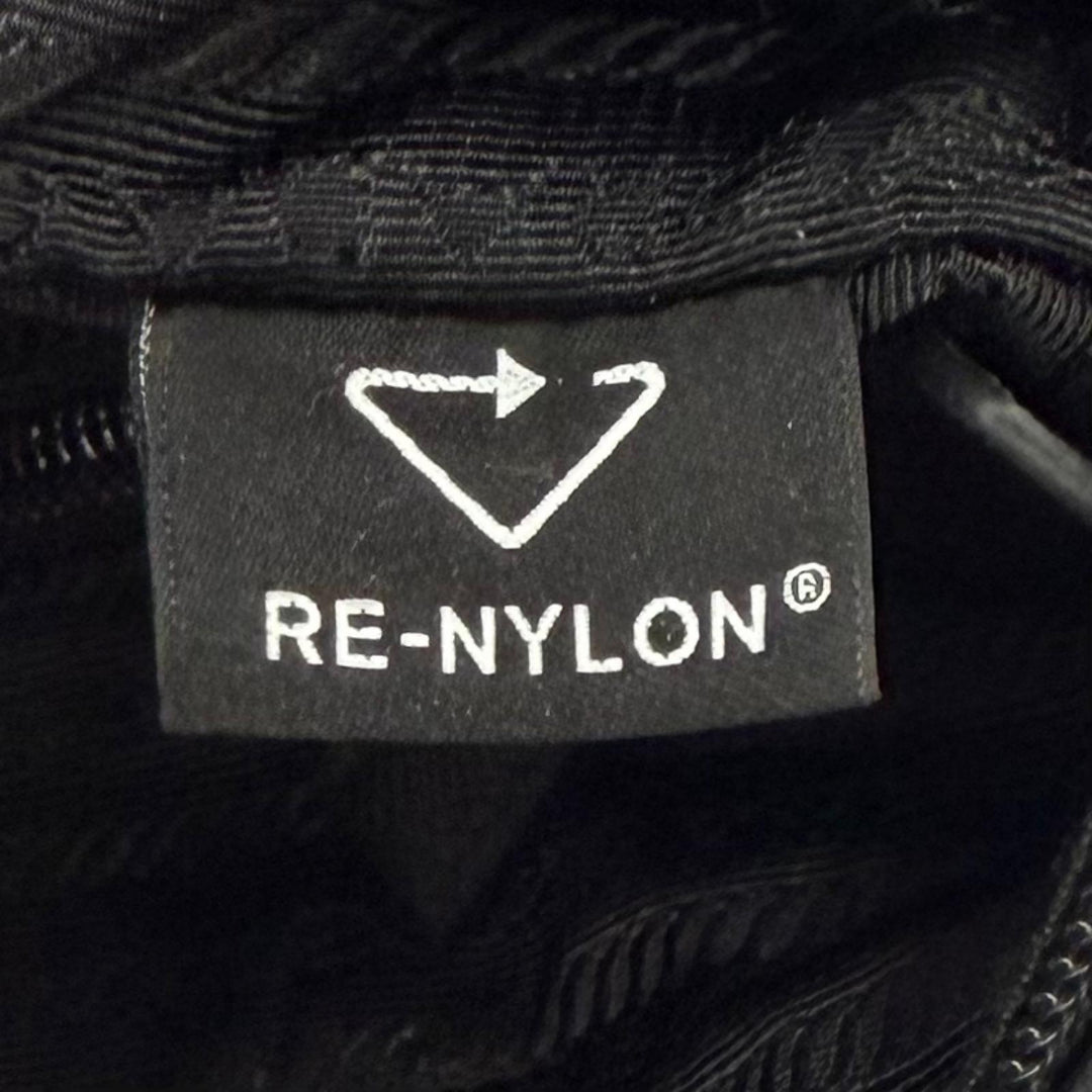 美品▼PRADA プラダ 1BC167 ナイロン Re-Nylon トライアングルロゴ 三角プレート ショルダーバッグ ブラック シルバー金具 伊製 メンズ