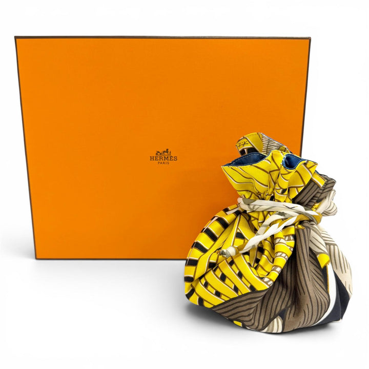 美品△HERMES エルメス プティアッシュ シルク100％ マサン&amp;マサン リバーシブル 巾着 ポーチ イエロー系 ブルー系 仏製 レディース 箱付
