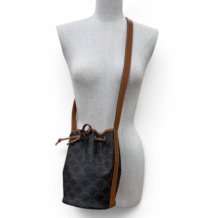 極美品☆CELINE セリーヌ 19114 トリオンフ スモール ドローストリング ショルダーバッグ トリオンフキャンバス タン イタリア製 保袋付